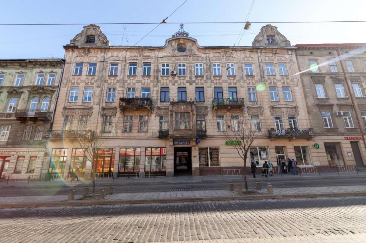 Зелені Апартаменти Біля Оперного Театру Flat In The City Center Liov Exterior foto